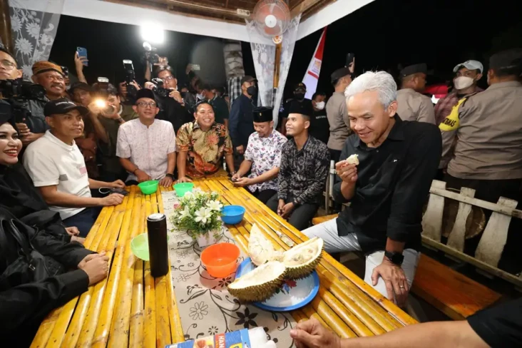 Kunjungi Kawasan UMKM...