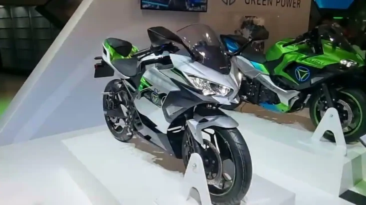 Kawasaki Ninja 500 dan...