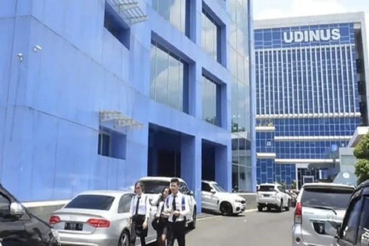 10 Universitas Favorit...