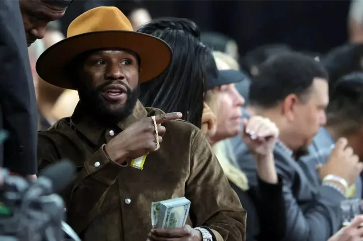 Floyd Mayweather Petinju...