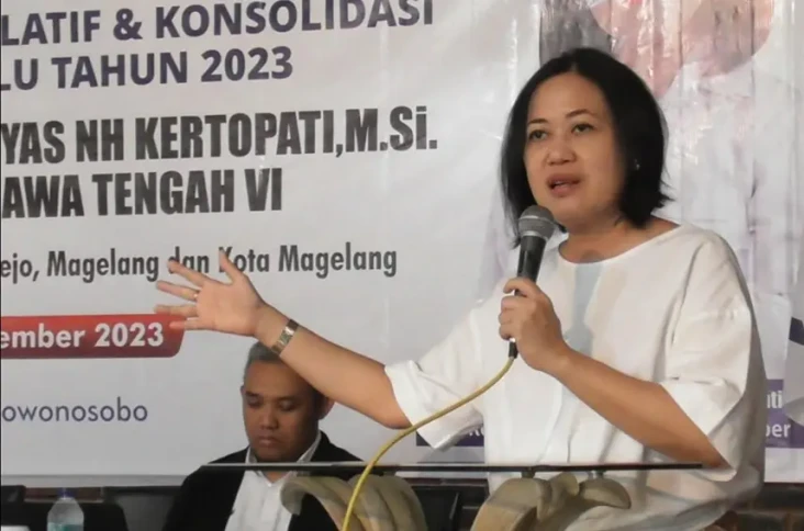 Berikan Pelatihan Politik,...