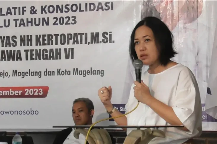 Beri Pelatihan Politik...