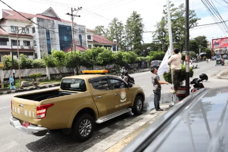 Penertiban Atribut Peserta...