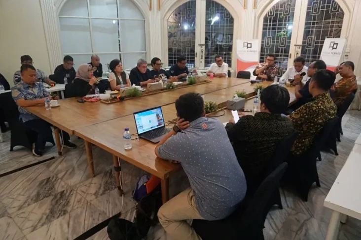 11 Seruan Forum Pemred...