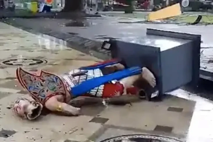 4 Patung Tokoh Pandawa...