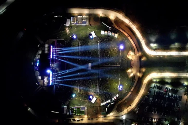 Konser Coldplay Pertama...