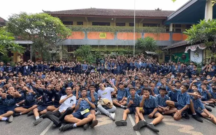 Ribuan Pelajar Bali...