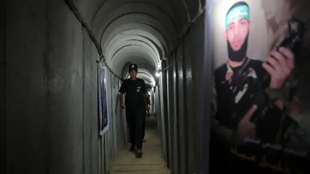 Gempur Hamas di Terowongan...