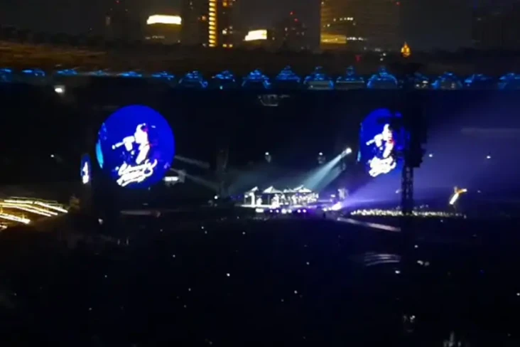 Buka Konser Coldplay,...