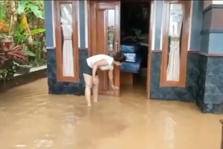 Banjir Terjang Banyumas,...