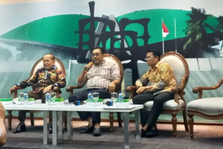 Singgung Perilaku Hakim...