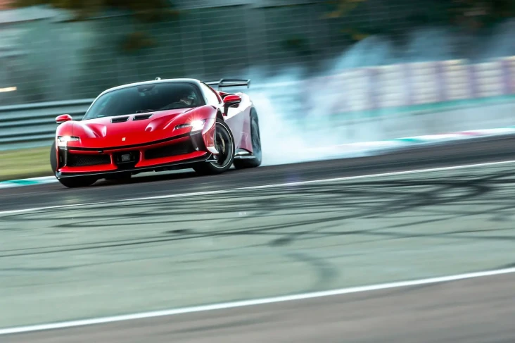 Ferrari SF90 XX Stradale...