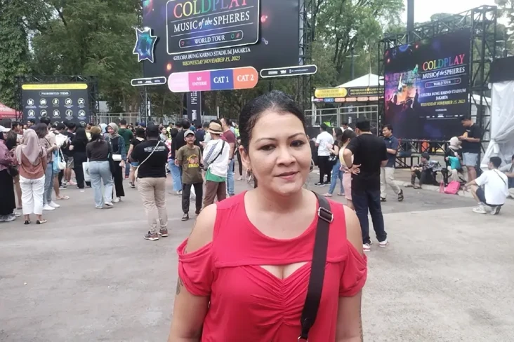 Melanie Subono Naik...