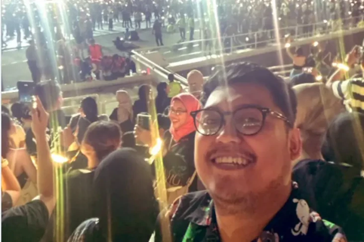 Viral! Pria Minta Netizen...
