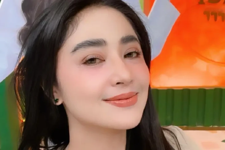 Dewi Perssik dan Rully...
