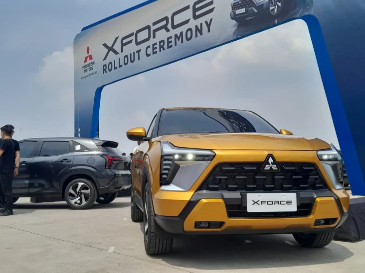 Tenggelam Digempur SUV,...