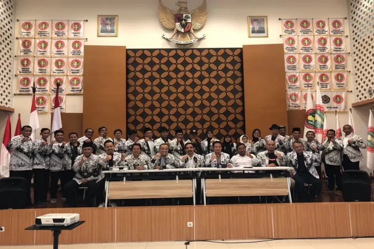 Teguh Sumarno Pimpin...