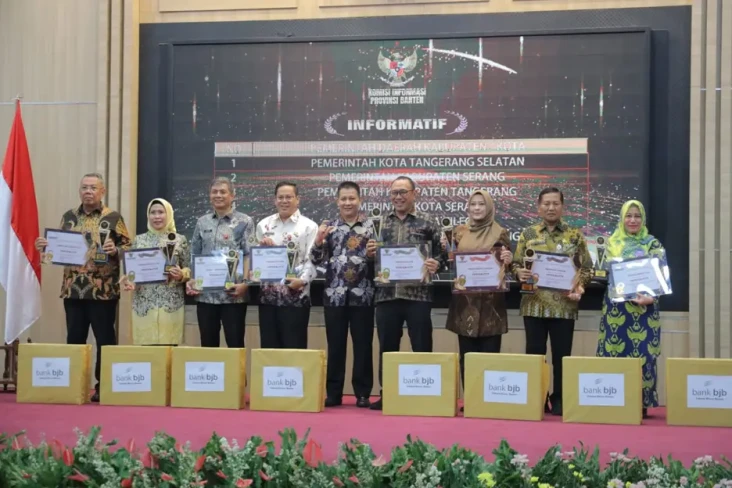 Pemkot Tangsel Raih...