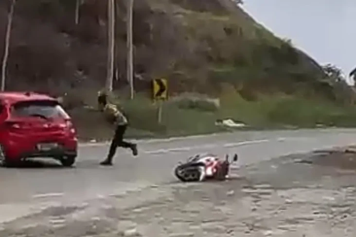 Nekat Tabrak Polisi...