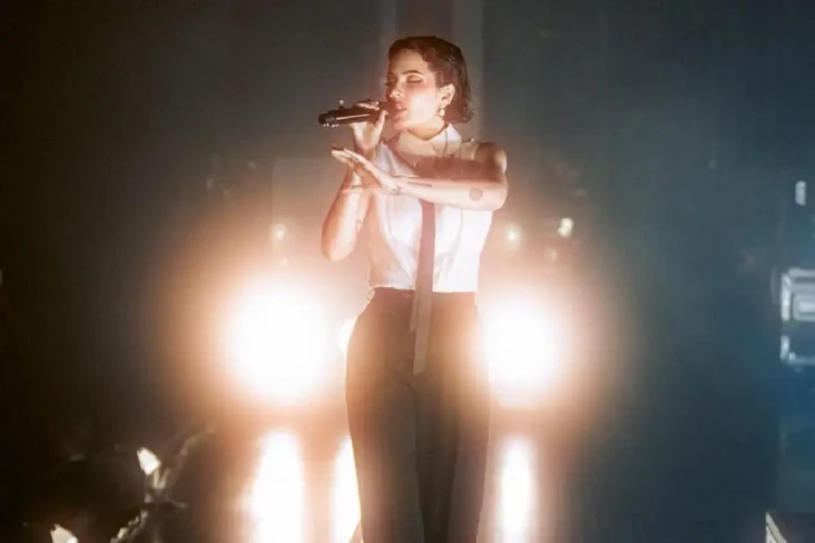 Halsey Buka Suara Lagi...