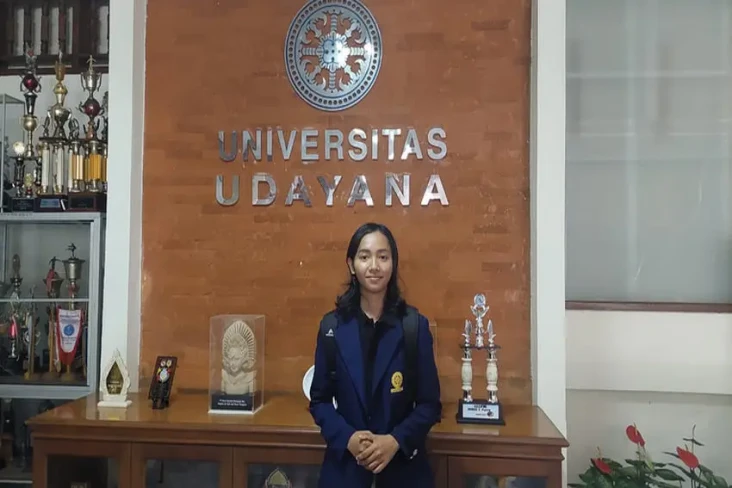Cerita Ayu, Anak Buruh...