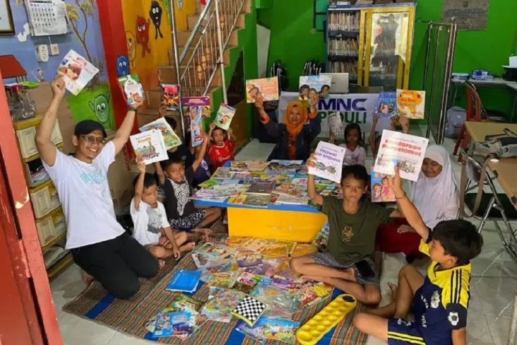 MNC Peduli Bagikan Buku...