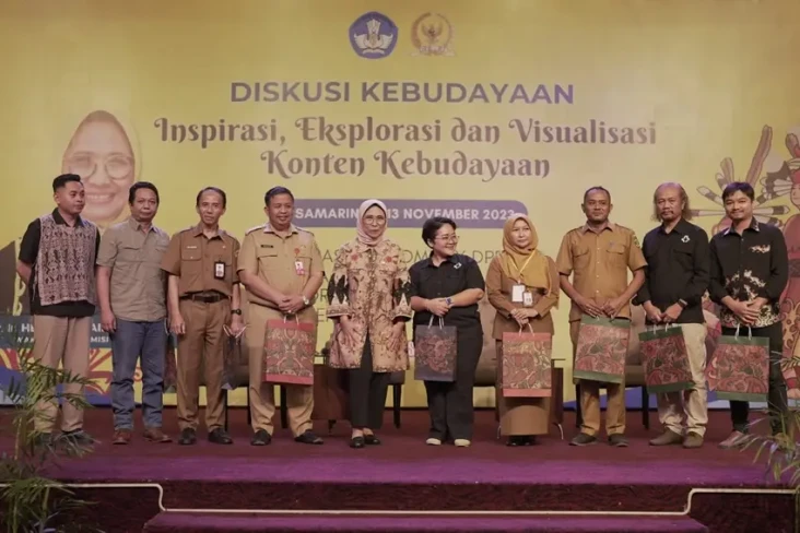 Pegiat dan Komunitas...