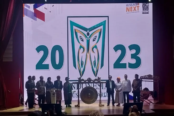 Daftar Peraih Penghargaan...