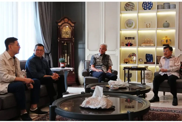 Berkunjung ke Kediaman...