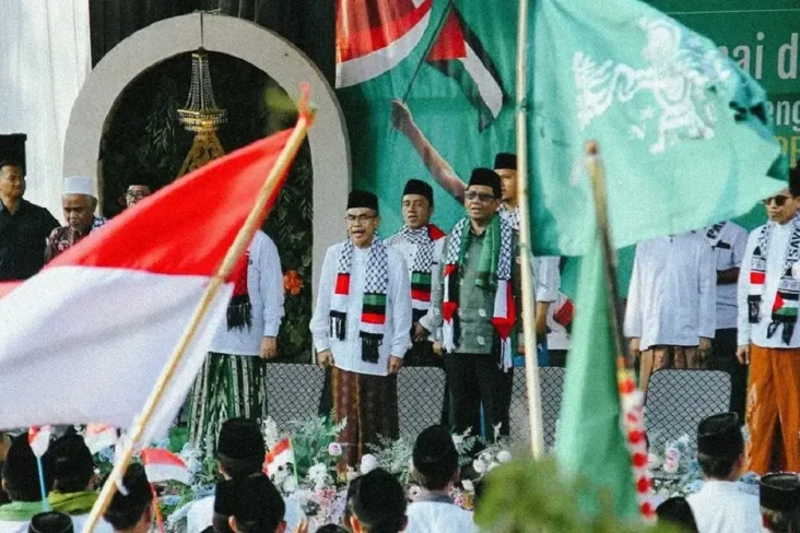 Mahfud MD Nyanyikan...