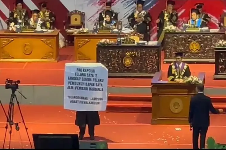 Wisudawan di Malang...