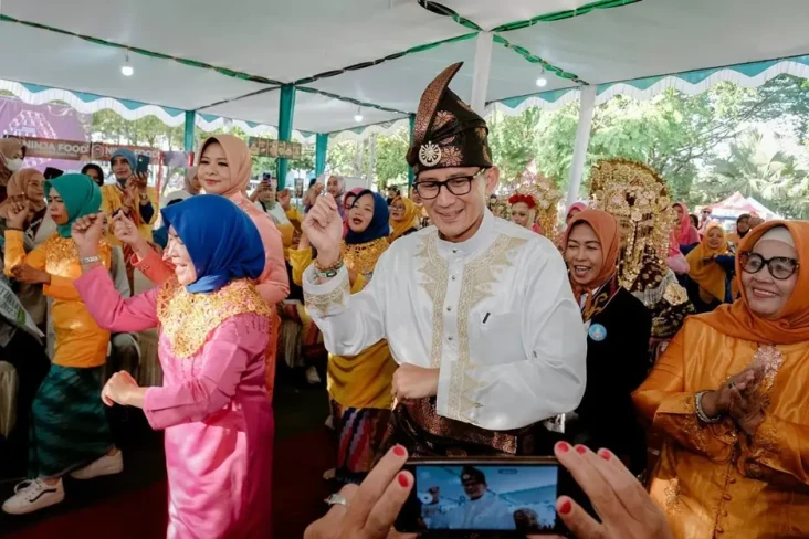 Sandiaga Dukung Parade...