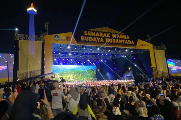 Kemeriahan Semarak Warna...