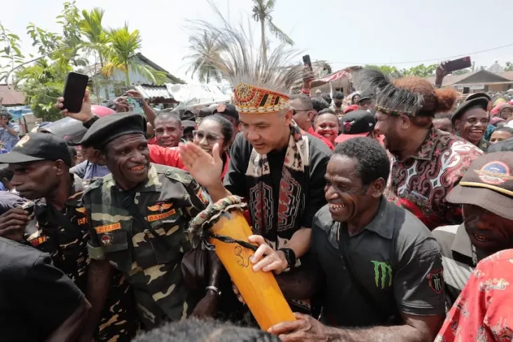 Ganjar Kunjungi Sorong,...