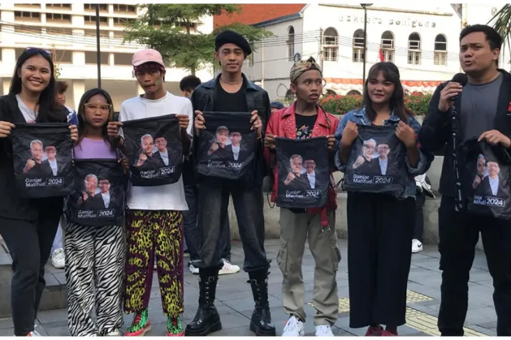 Bonge Cs Pamer Tas Kreatif...