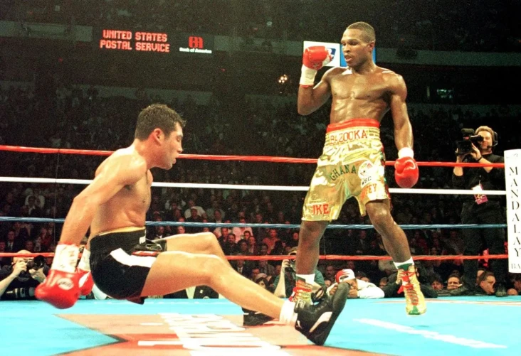 Oscar De La Hoya Dijatuhkan...