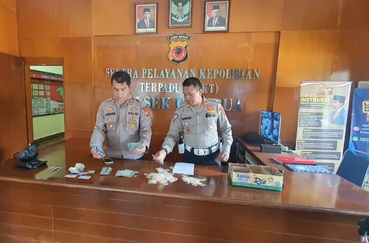 Toko Obat Terlarang...
