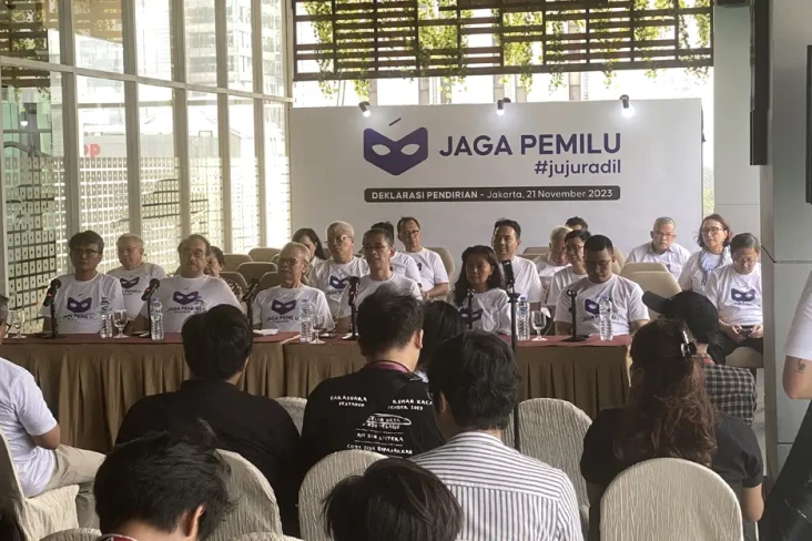 Lebih dari 100 Tokoh...