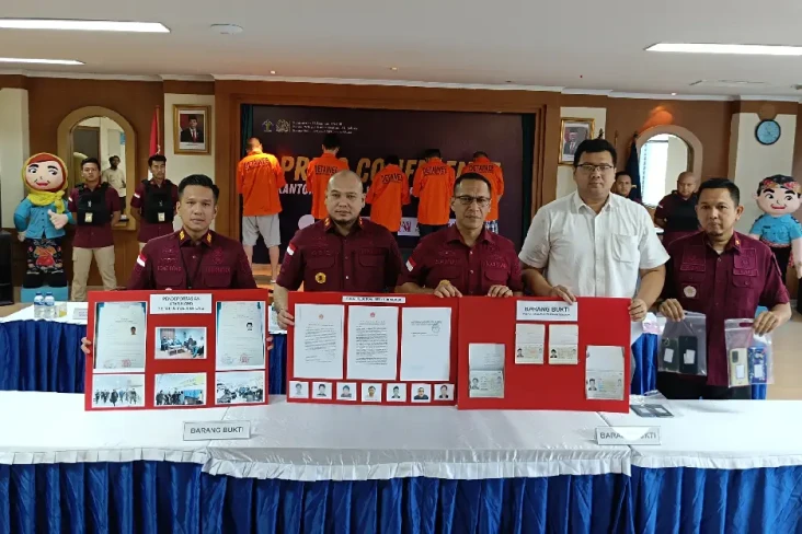 7 DPO Polisi China Ditangkap...