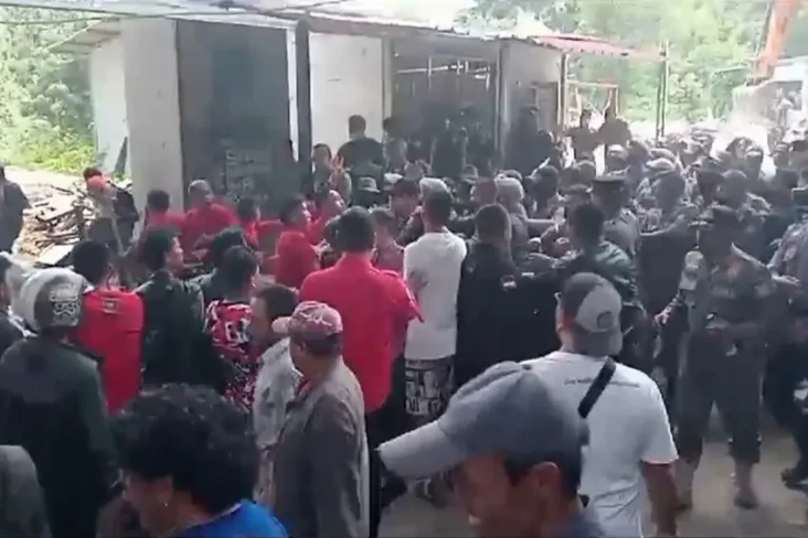 Pembongkaran Bangunan...