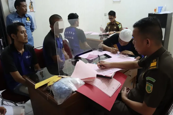 8 Tersangka Pengeroyokan...