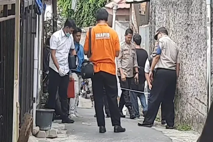 Cekcok, Seorang Pria...