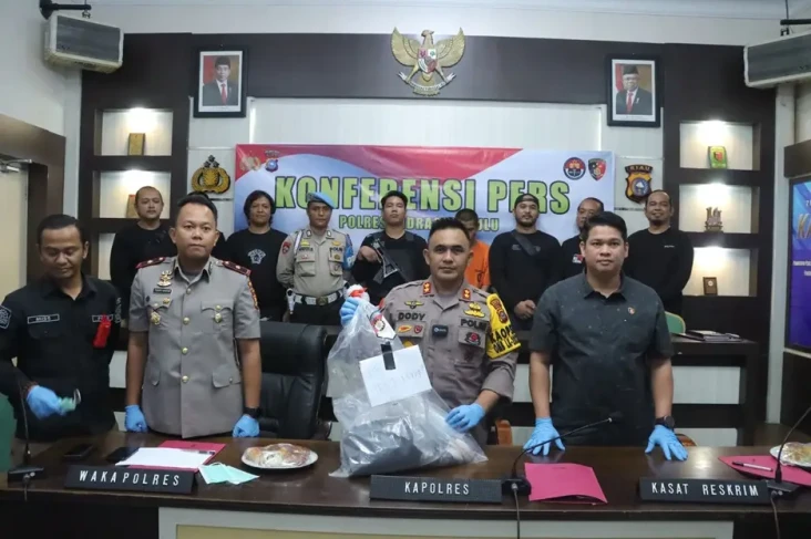 Ingin Kuasai Harta,...