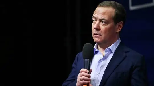 Darah dan Uang, Medvedev...