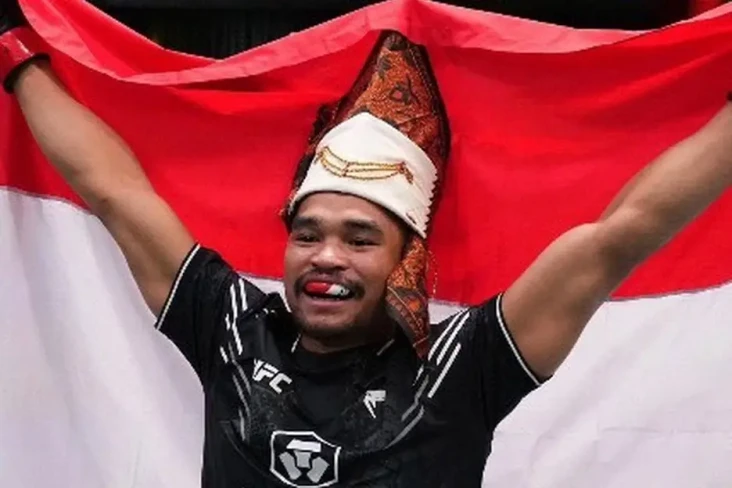 Menang KO di Laga Debut,...