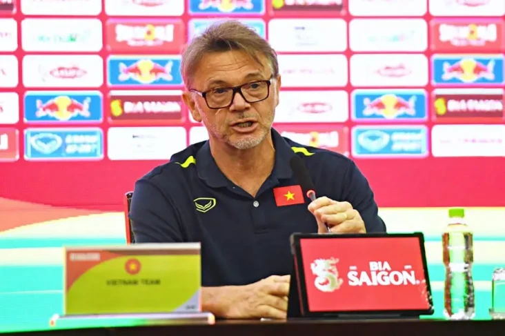 Pelatih Vietnam Girang...