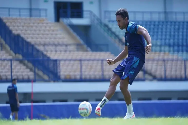 Persib vs Dewa United,...
