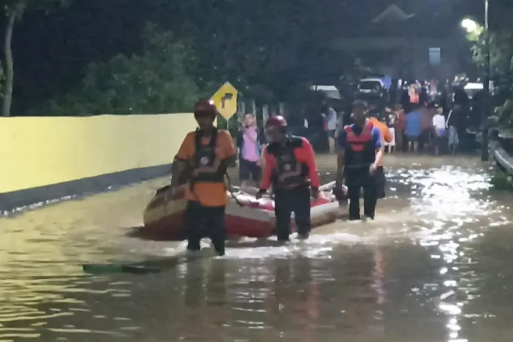 Sungai Cisadane Meluap...