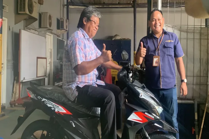 Dapat Hadiah Motor dari...