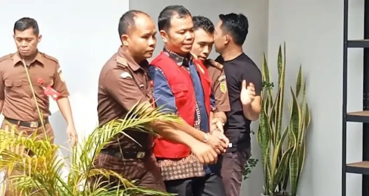 Kejari Batanghari Tahan...